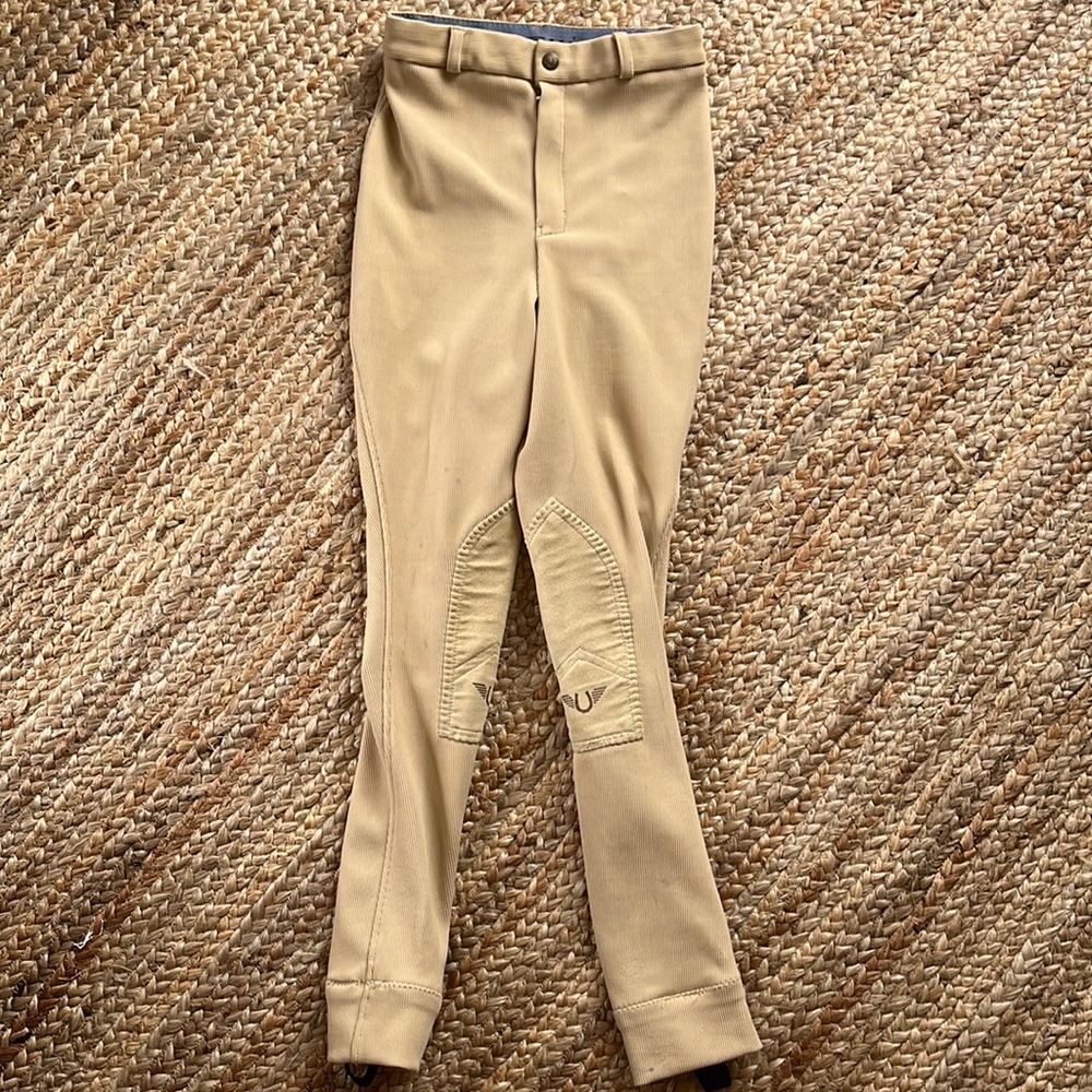 Size medium girls jodhpur. Has stretch.